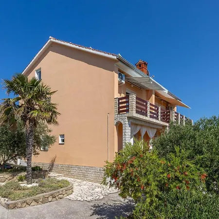 1 Bedroom Gorgeous In Апартаменты Palit