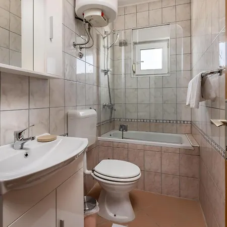 1 Bedroom Gorgeous In Апартаменты